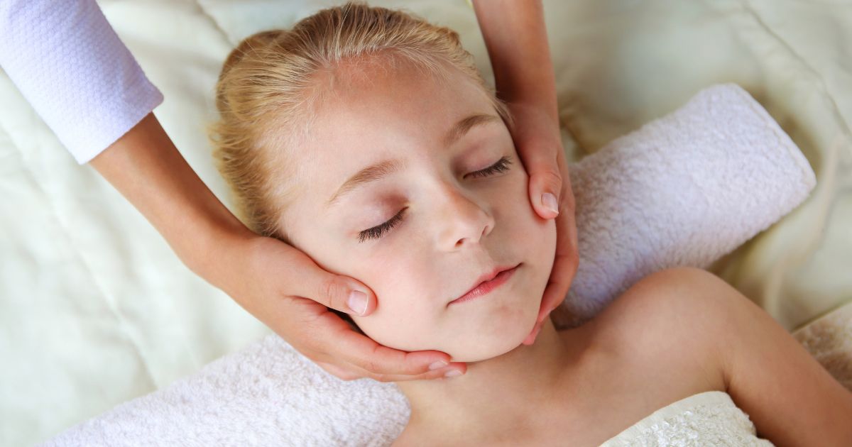 Article Massage enfant : le secret des soirées sans stress