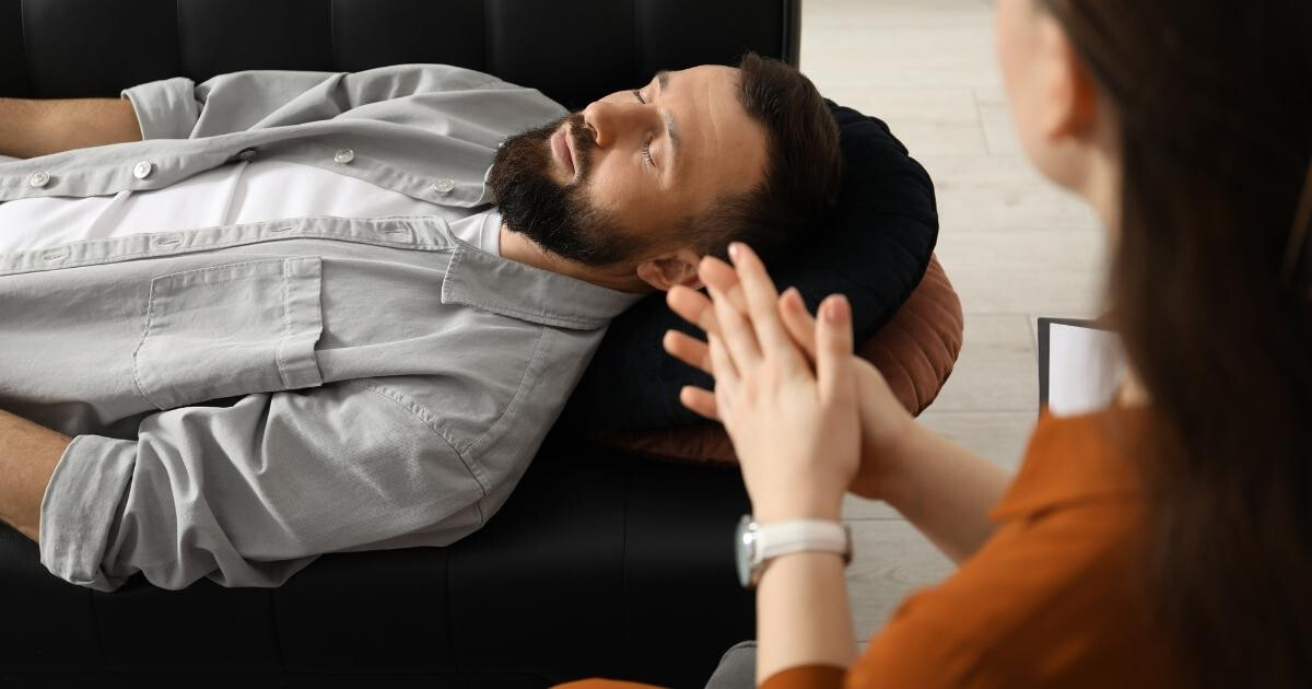 Article Psychologue spécialisé en hypnose ericksonienne : tout savoir sur cette méthode douce et efficace