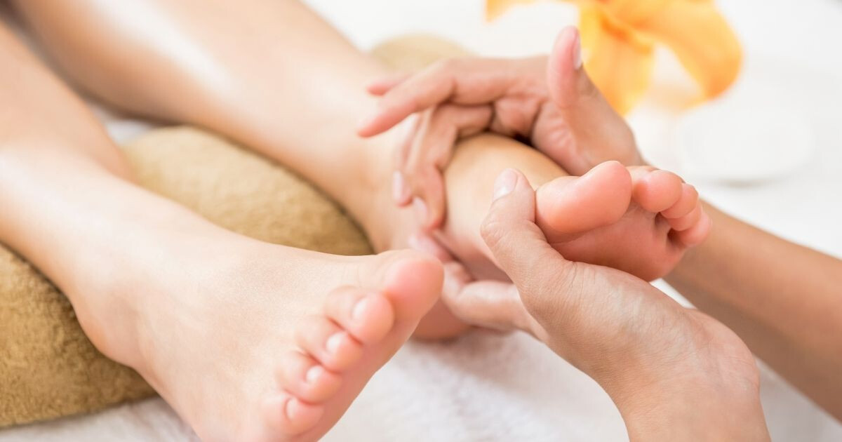 Article Réflexologie plantaire effet rebond : pourquoi vos symptômes empirent avant de s'améliorer